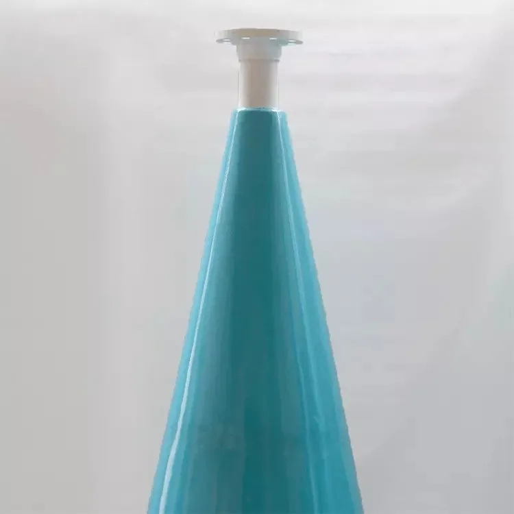 Dissolved oxygen cone for pure oxygen injection in RAS