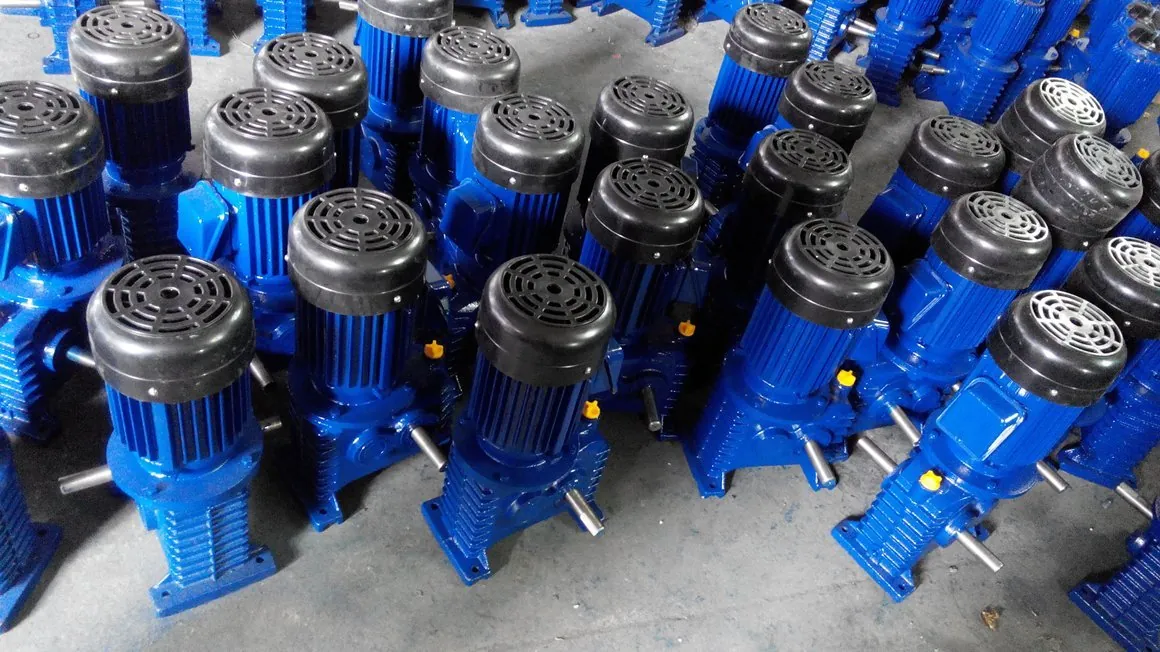 Paddle wheel aerator for tilapia pond aeration